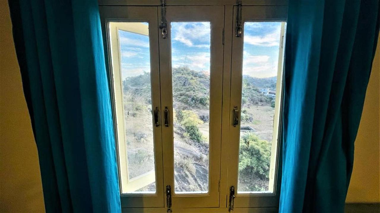 Shikhar Bunglow - A Stunning Valley View Bungalow In Mount Abu Bed & Breakfast Exterior photo