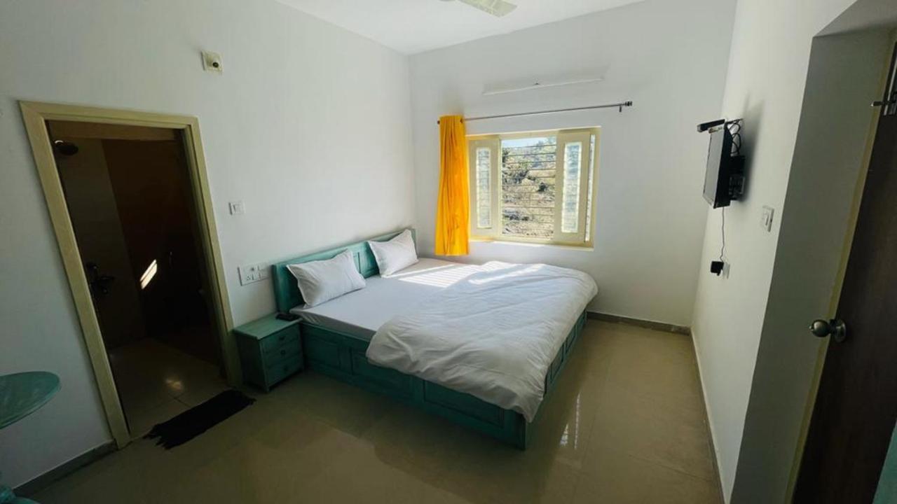Shikhar Bunglow - A Stunning Valley View Bungalow In Mount Abu Bed & Breakfast Exterior photo